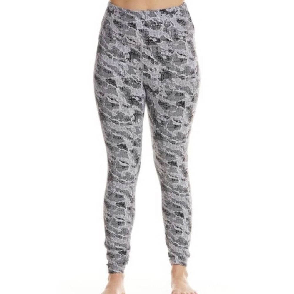 Spyder Active Camo Pixeled Tech Core Fleece Legging
Size XL